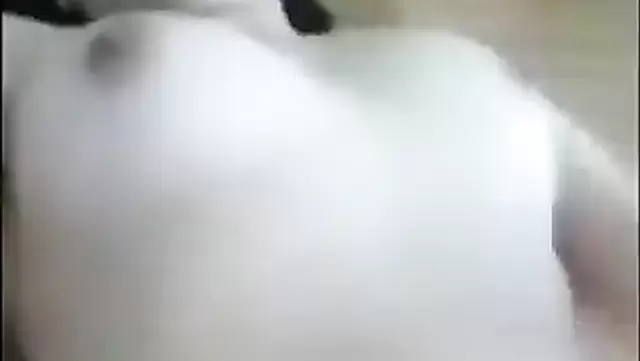 كازاخستانية مرنة تدلع نفسها وتلعب بكسها